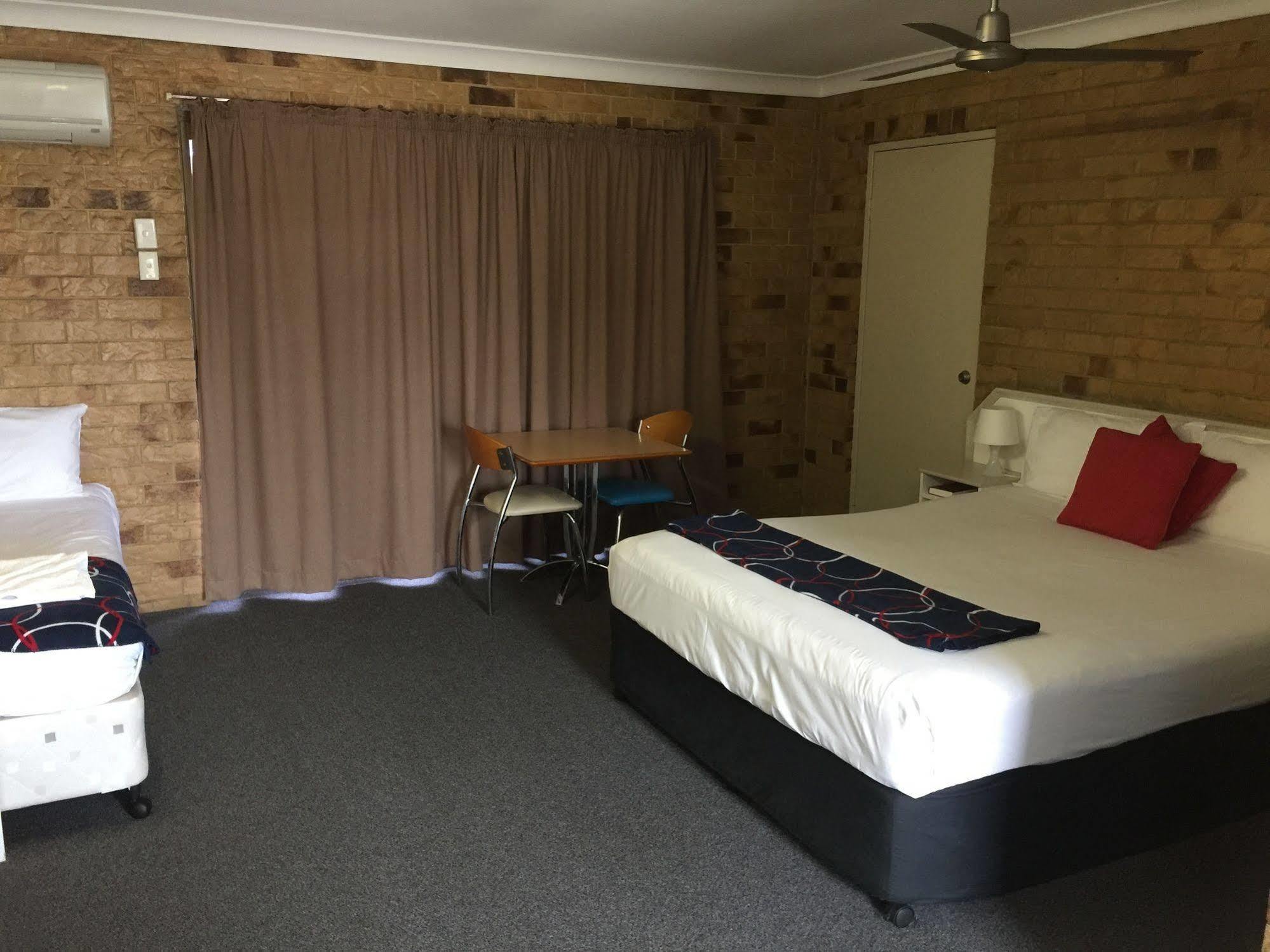 Bribie Waterways Motel Bongaree Exterior photo